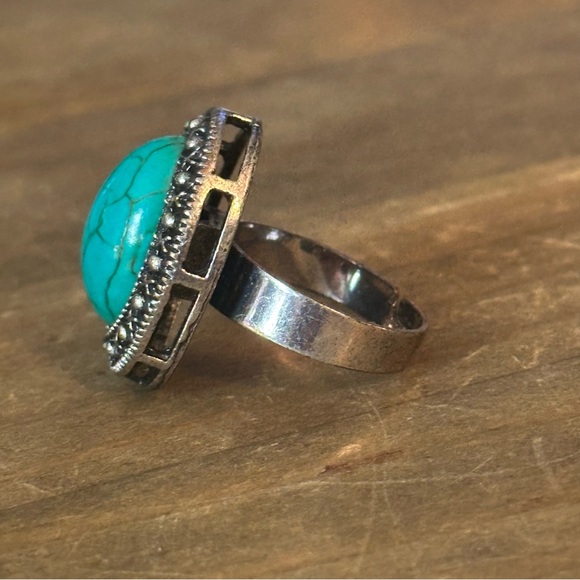 Vintage faux turquoise statement ring - Picture 5 of 7